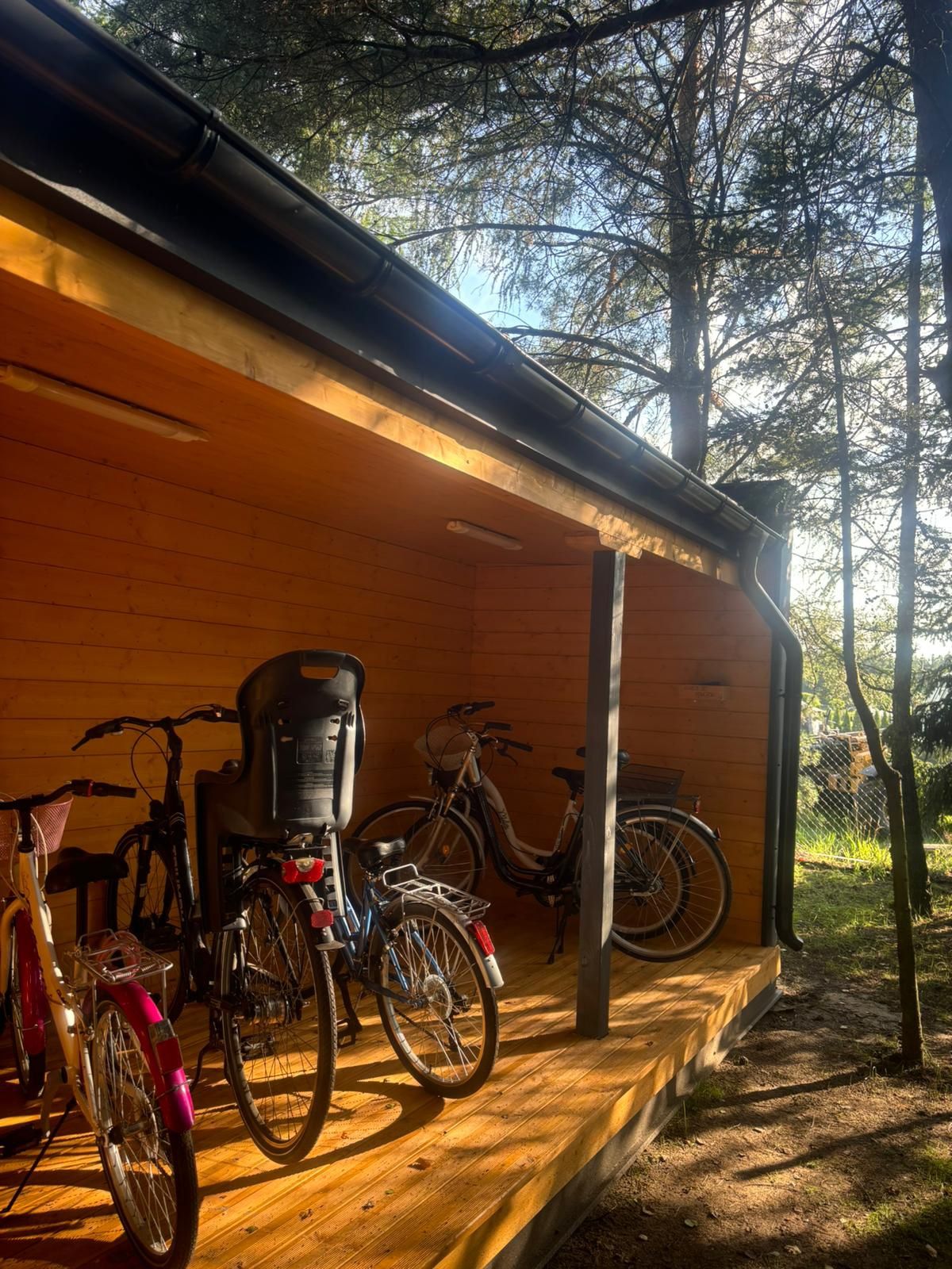 Domki na wynajem Mazury nad jeziorem Roś na ogrodzonej działce