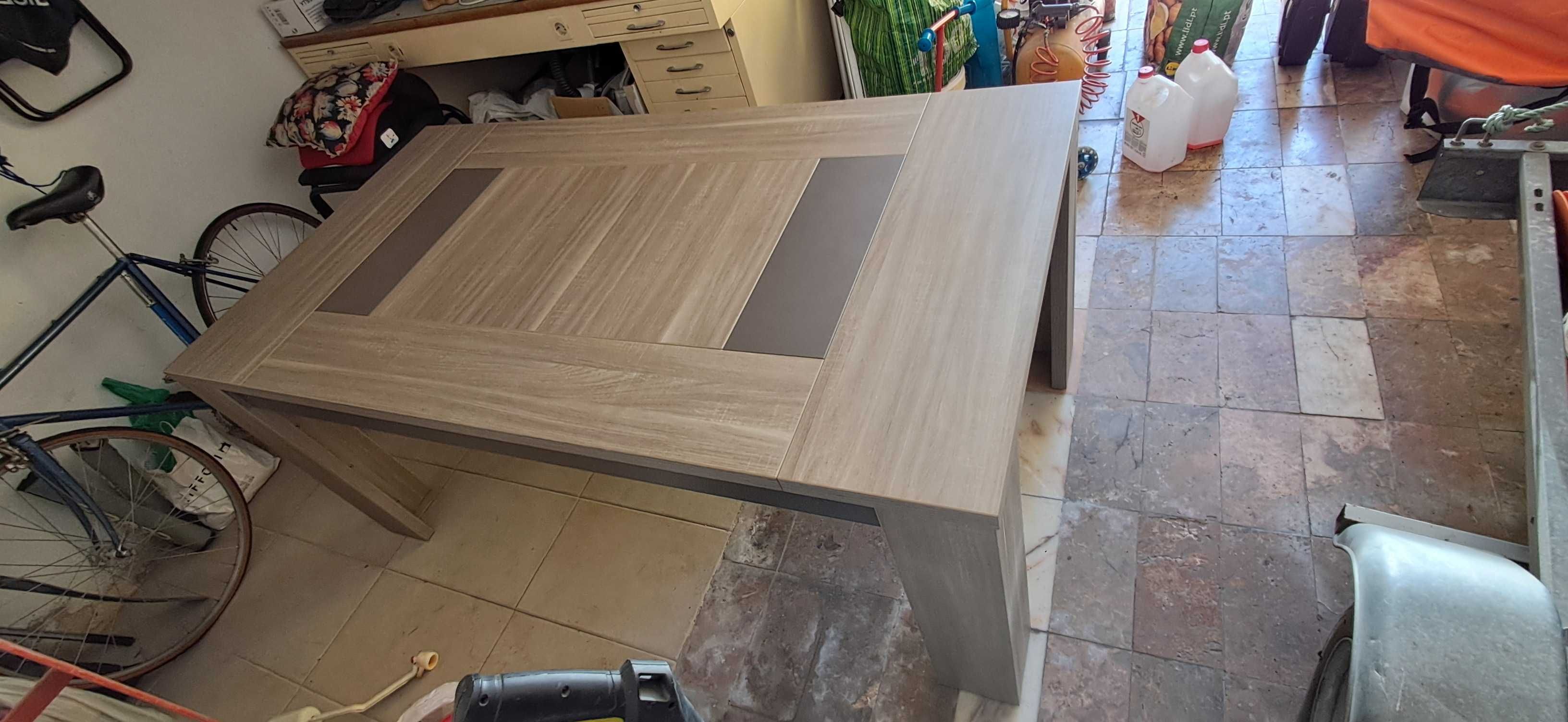 Mesa de jantar e movel de TV