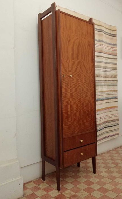 Pequeno Roupeiro Vintage