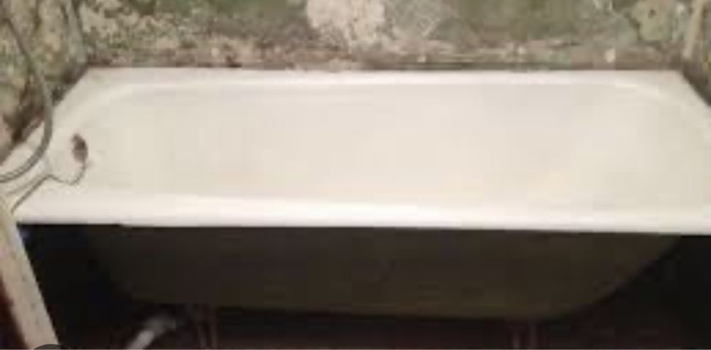 Старинная добротная чугунная ванная 1966 года