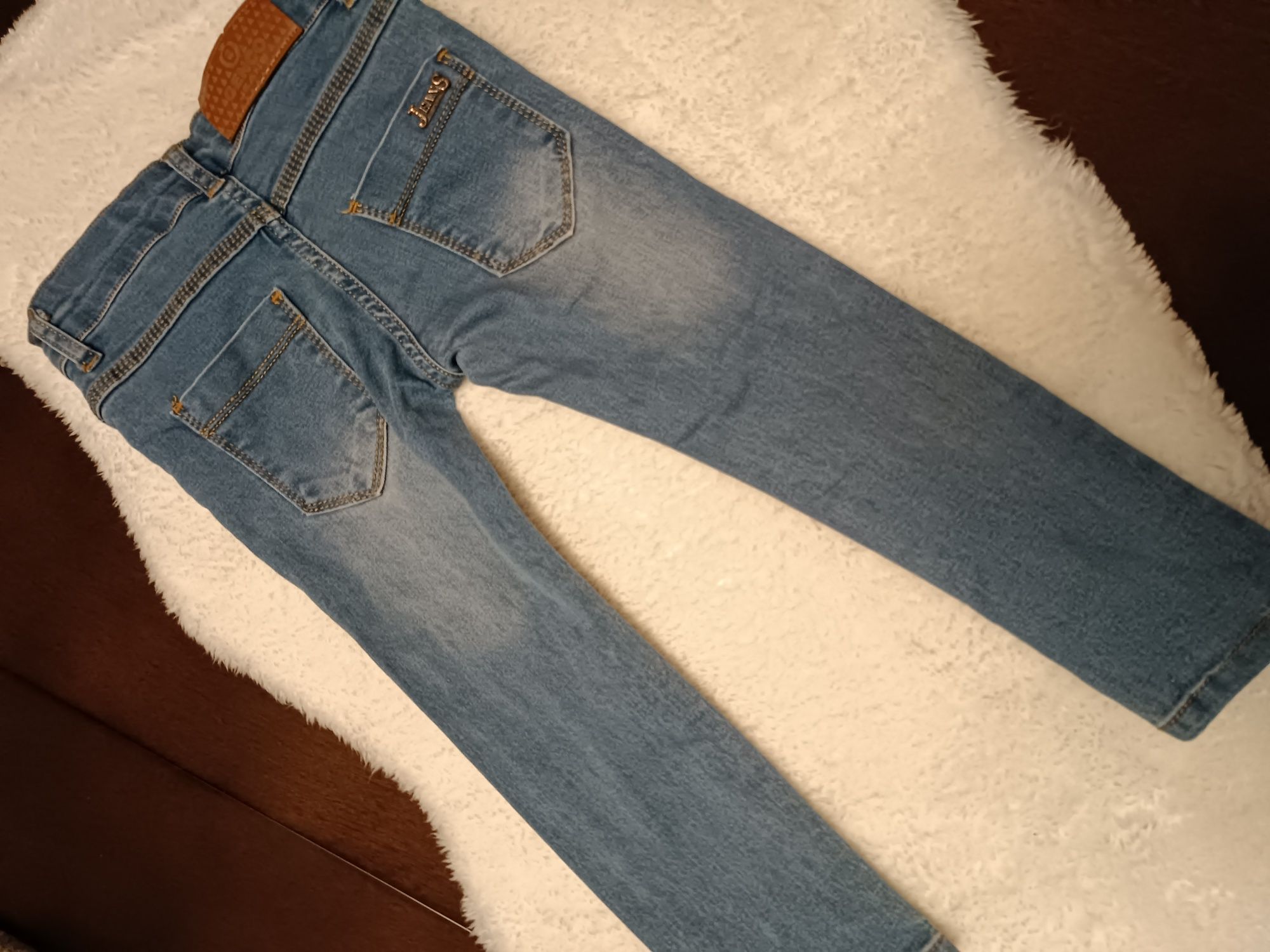 Прямі джинси голубого кольору,104