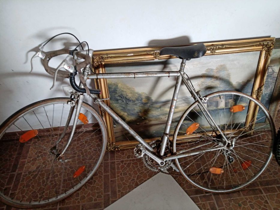 Bicicleta de corrida vintage para recuperar