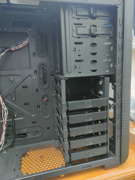 Caixa Cooler Master para computador fixo