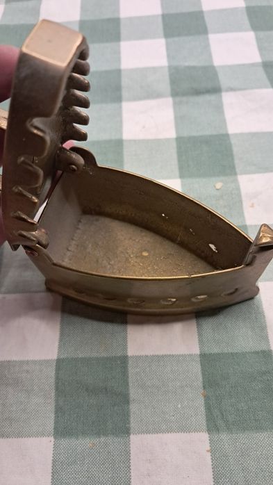 Żelazko małe z duszą stare prl zabytkowe miedziane