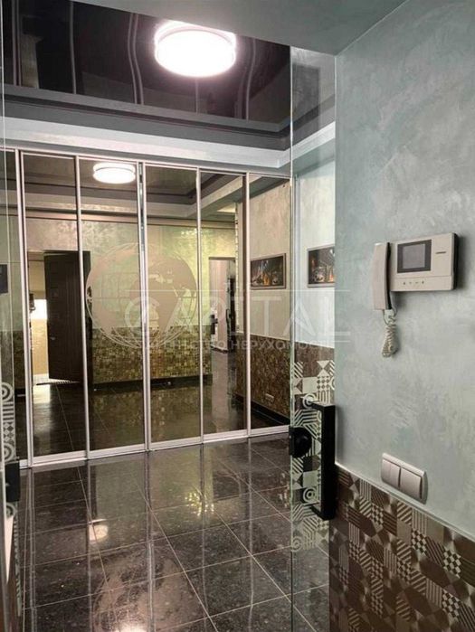 Продаж офісного приміщення, 90 м², вул. Івана Мазепи, 3