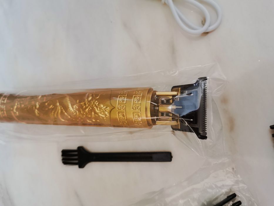 2 Máquinas de Barbear Remington Beard Boss + Dragão Dourado