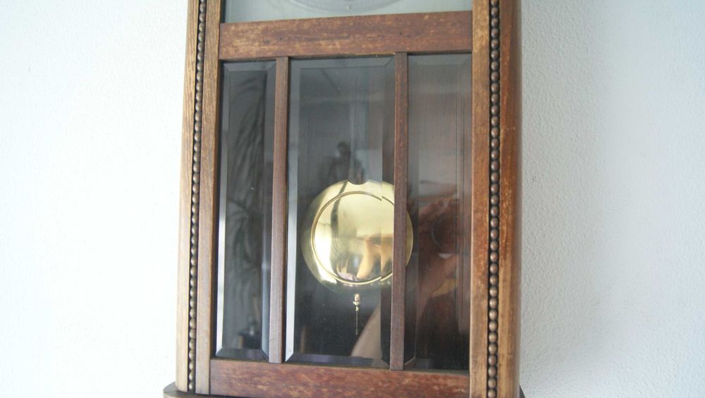 357 Zegar wiszący mechaniczny HAU antyk