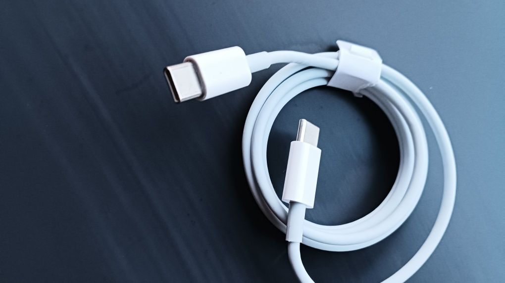 100 W ( USB-C to USB-C ) Szybki przesył Samsung, Apple.