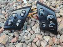 BMW E39 / E46. ORYGINALNE PRZYCISKI MULTIFUNKCYJNE LEWY / PRAWY + WIĄZKA POD KIEROWNICĘ DIAMENT RAMIENNĄ 2 NABOJOWĄ. O NR: 8 375 240 / 8 375 395 / 8 375 239 OEM. W BARDZO DOBRYM STANIE.