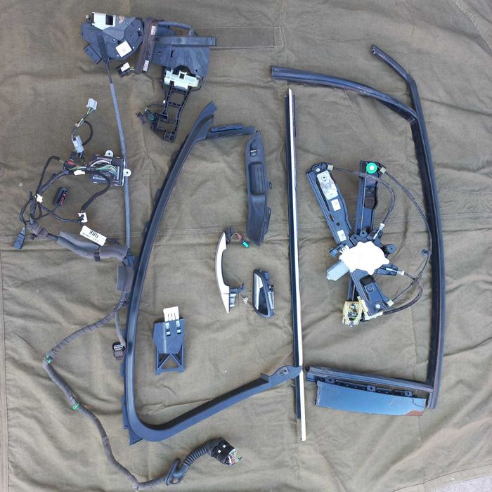 Зовнішня ручка водійських дверей з безключовим доступом FORD FOCUS 3