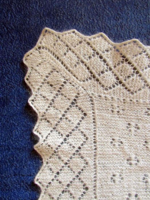 Платок пуховый вязаный