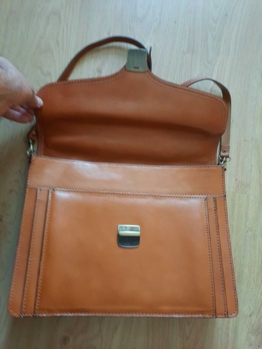 Мужской новый кожаный портфель.