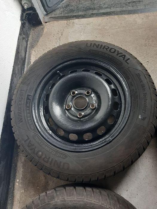 Komplet opon zimowych Uniroyal WinterExpert 195/65 R15 + felgi Golf 5
