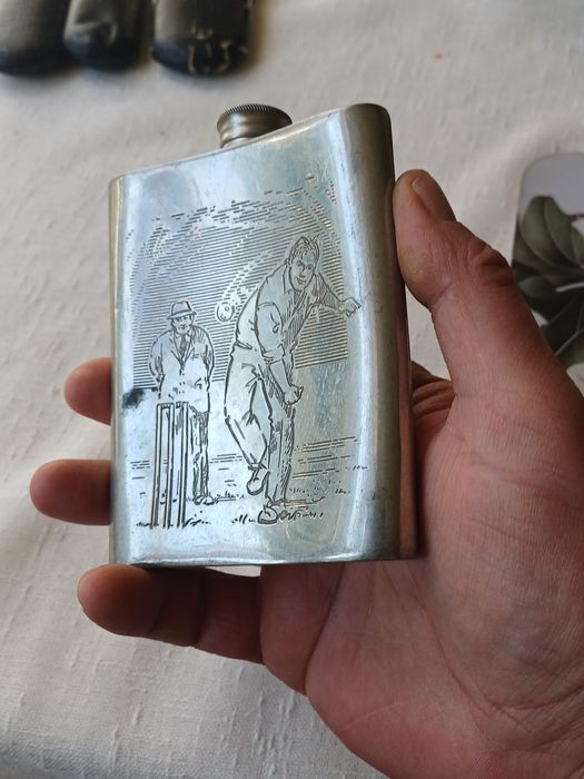 Piersiówka  grawerowana Pewter Sheffield