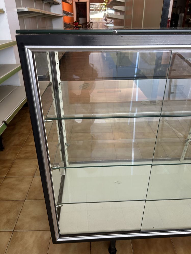 Vitrine de exposição para superfície comercial