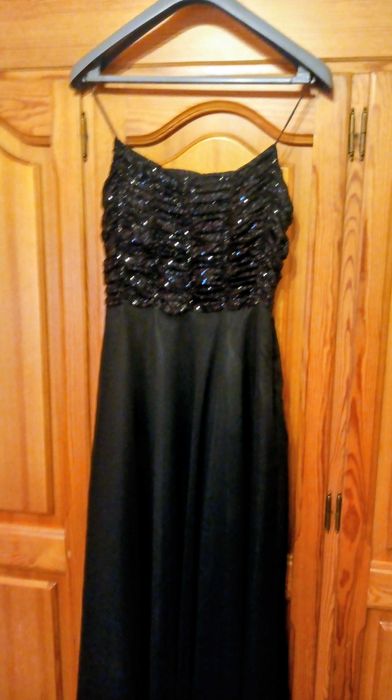 Czarna elegancka długa sukienka suknia błyszcząca góra naramki