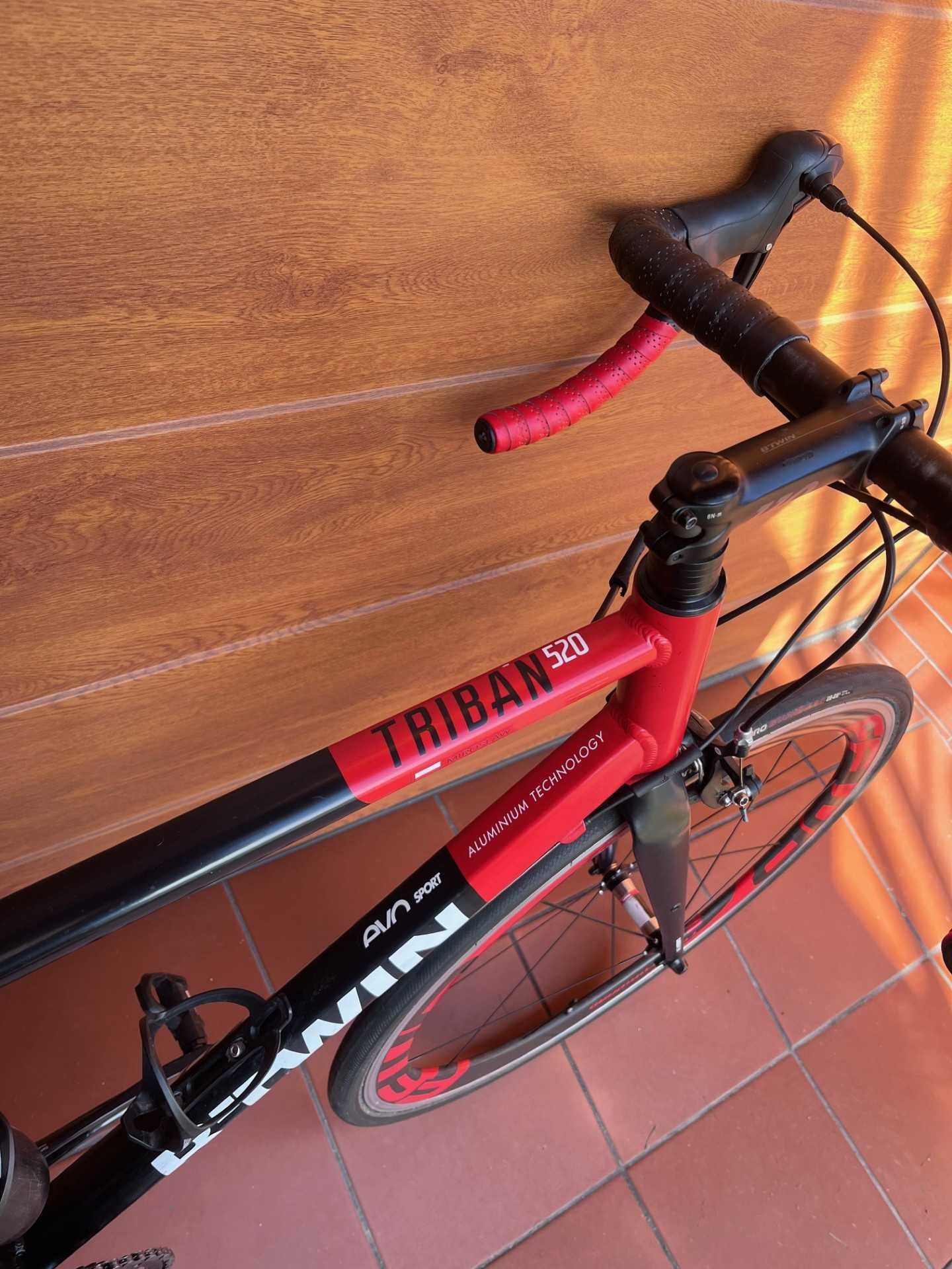 Rower szosowy B'twin triban 520 btwin szosa karbonowe koła i widelec