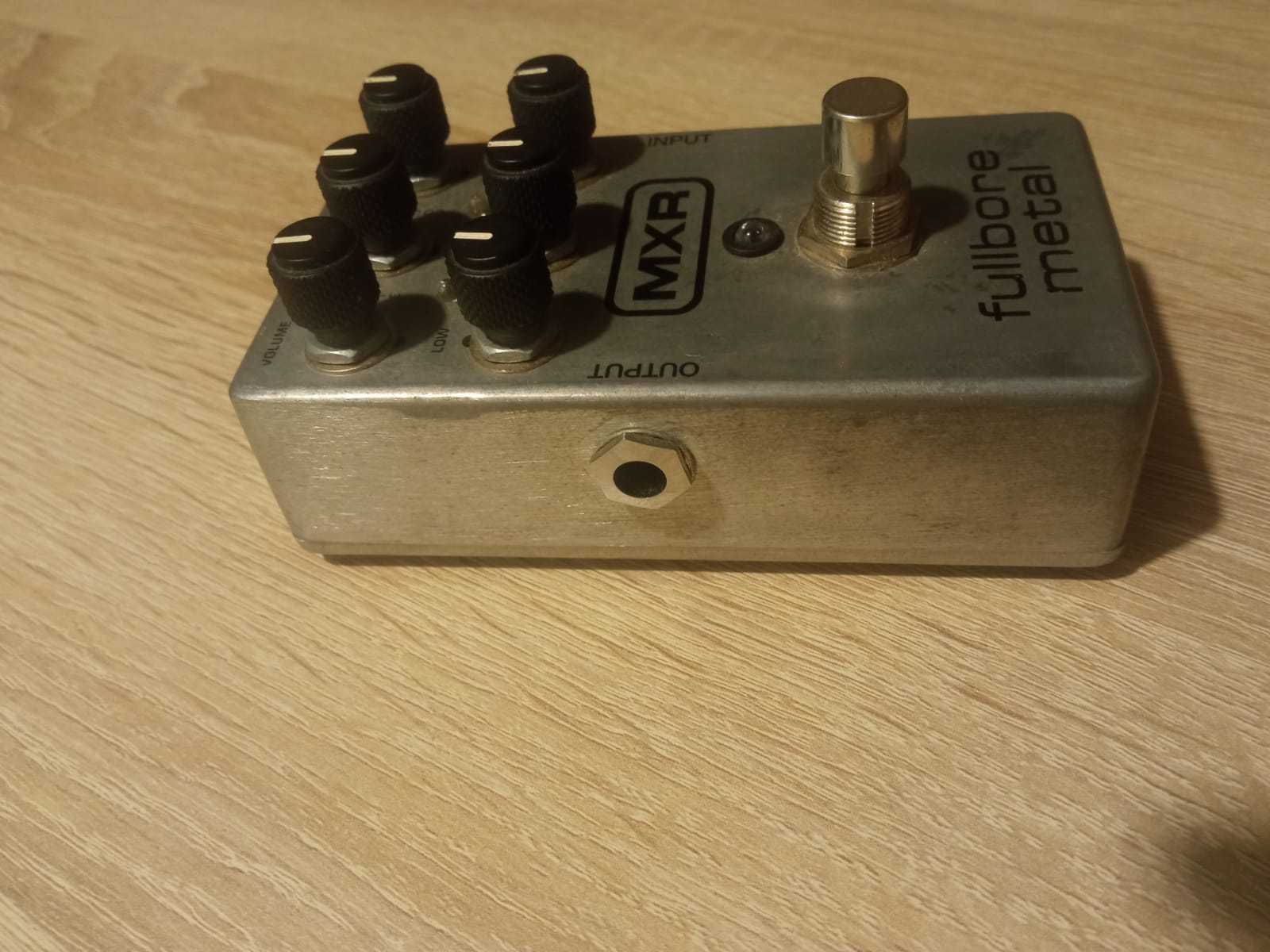 Efekt gitarowy Dunlop MXR M116 Fullbore metal