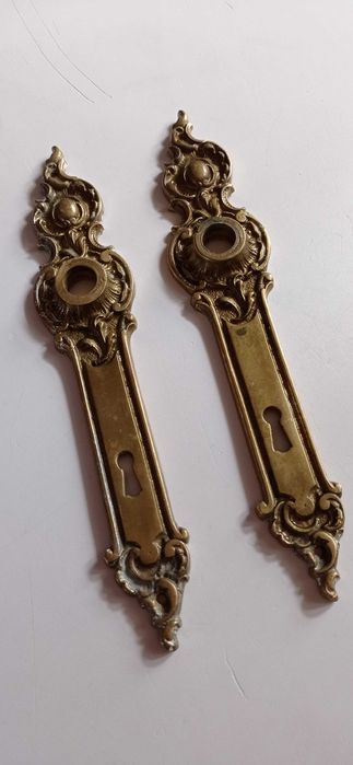 Stare mosiężne szyldy do drzwi