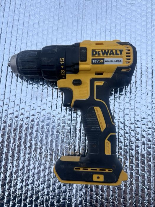 Шурупокрут dewalt безщітковий DCD 777