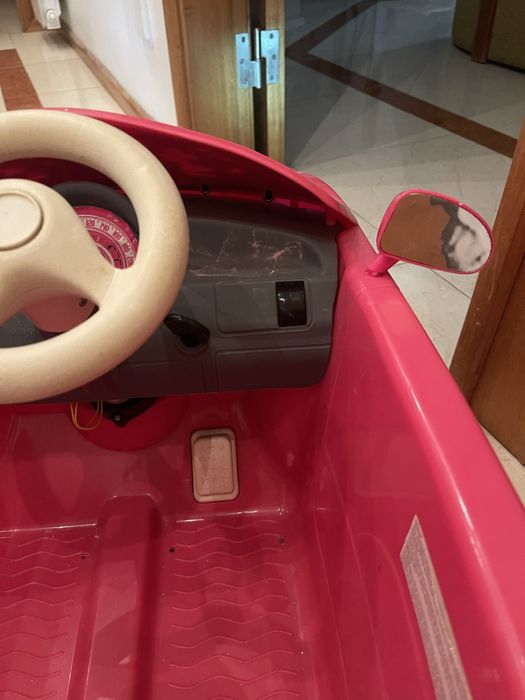 Carro de crianca andar na rua Fiat 500