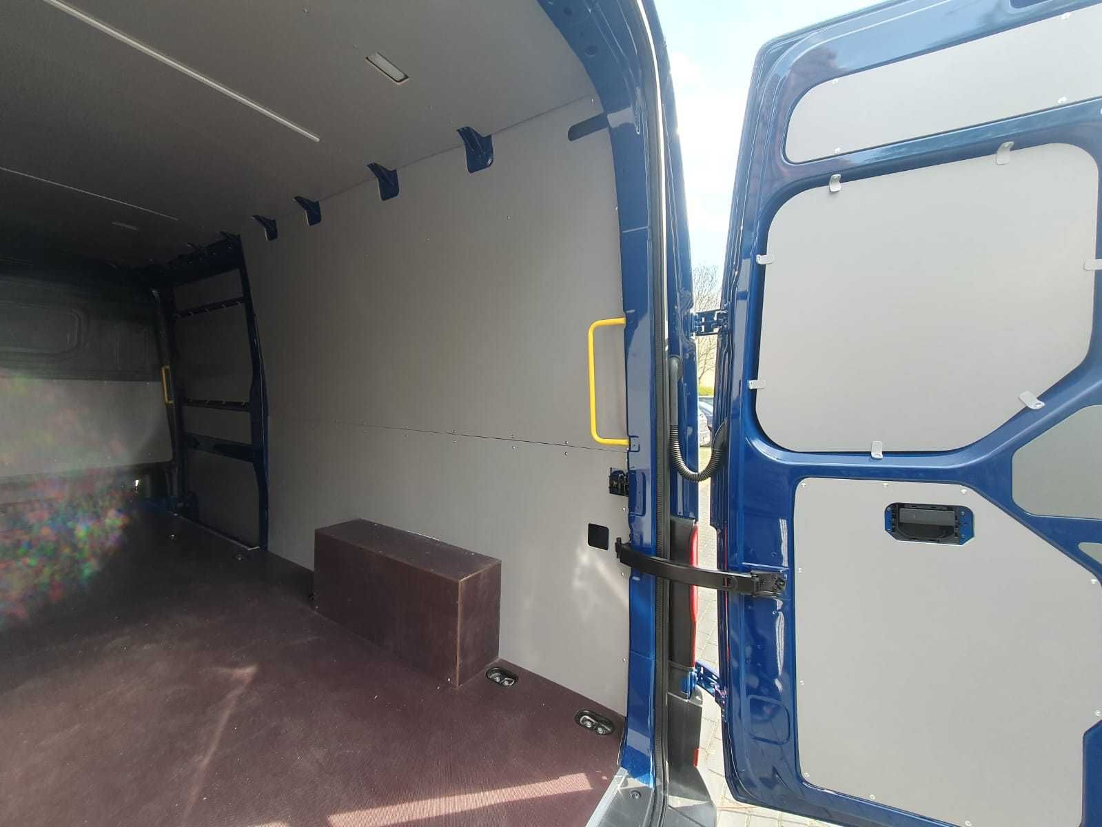 Zabudowa paki VW Crafter, MAN TGE podłoga, boki, nadkola, sufit LED