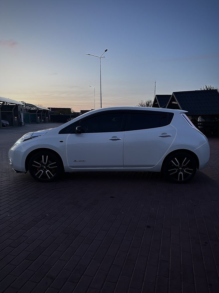 Nissan leaf з WEBASTO в продажі