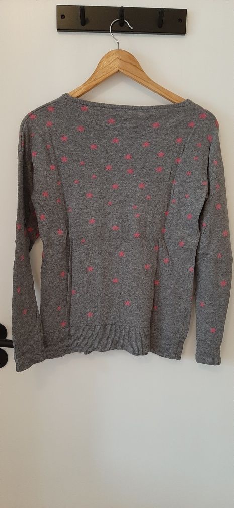 Camisola cinza com estrelas rosa