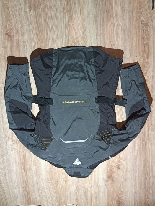 Продам якісну мотокуртку