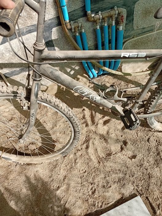 Motosserra e bicicleta