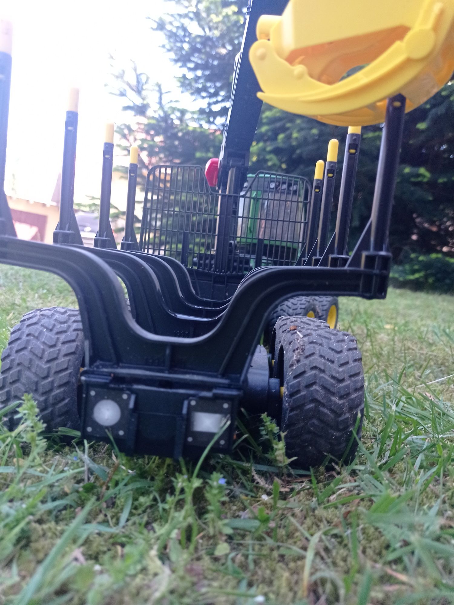 traktorek do śćnania drzew zabawka
