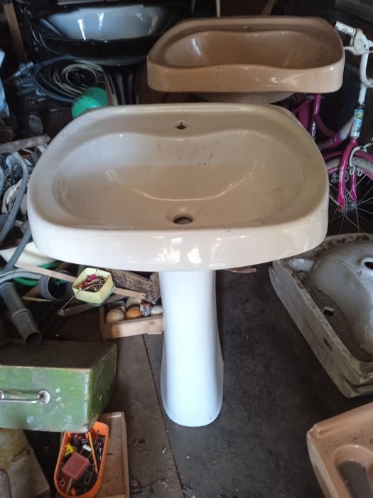 Умивальник 60см зі стійкою