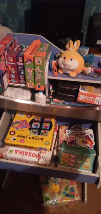 Продам детский столик и стул