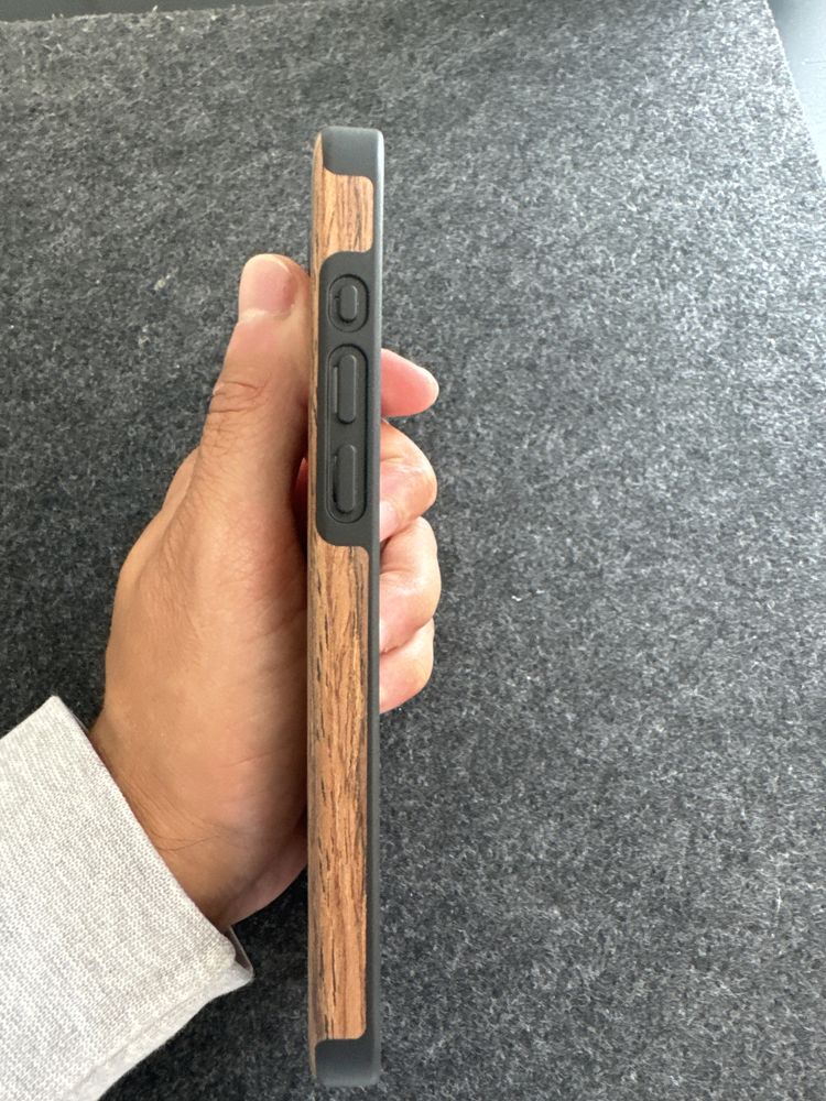 Iphone 15 pro max capa walnut wood