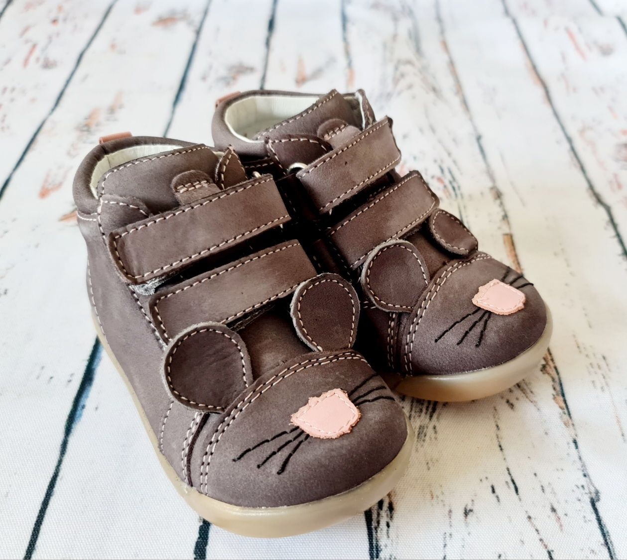 Wyprzedaż buty MIDO, r. 18
