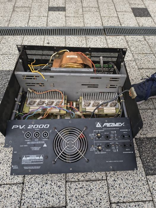 Wzmacniacz/końcówka mocy Peavey PV2000