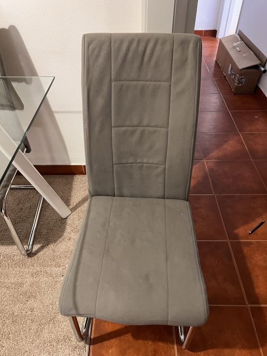 Mesa de jantar de vidro com 4 cadeiras