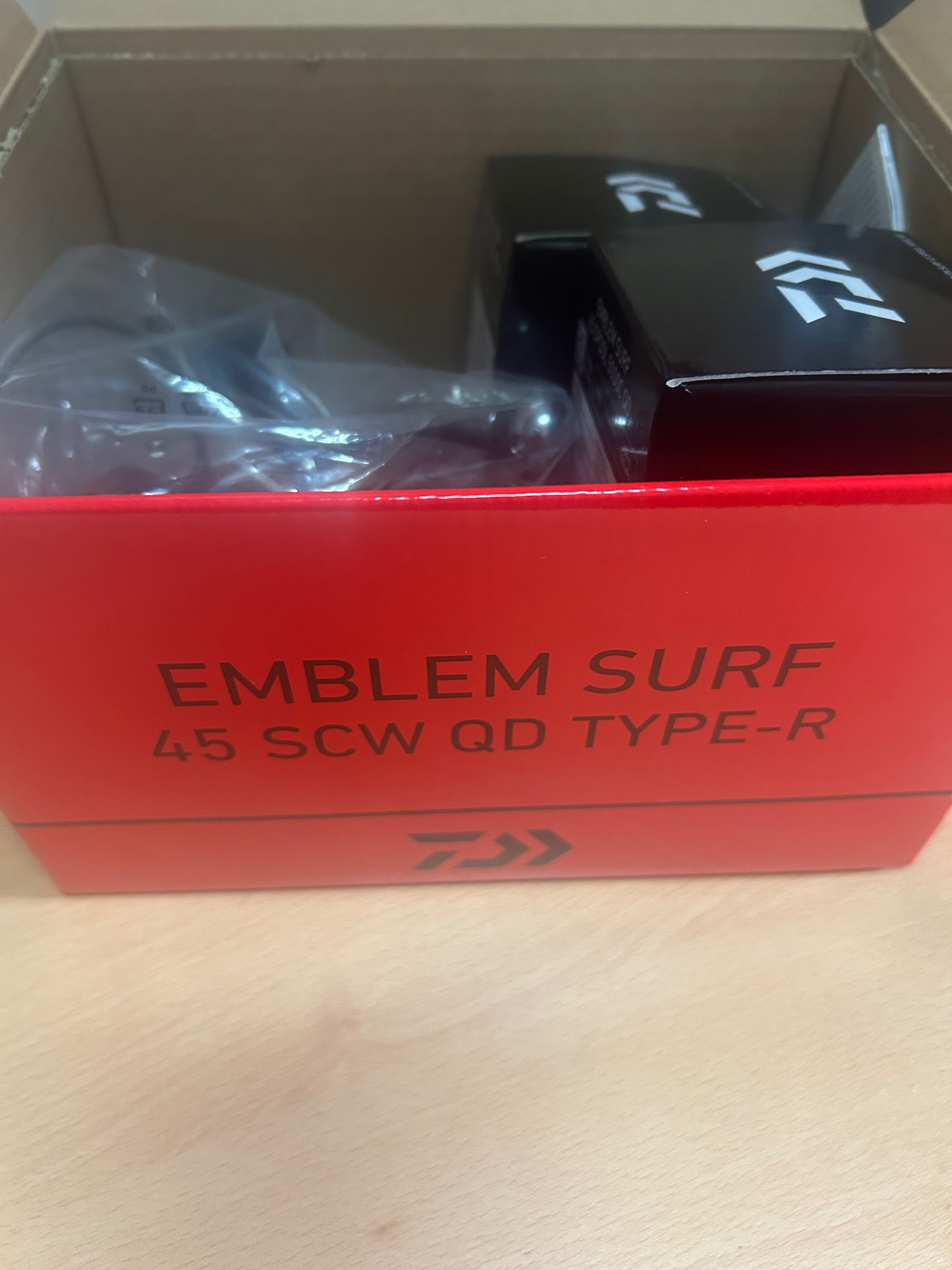 Carreto Daiwa Emblem Surf 45 SCW QD Typ R Novo