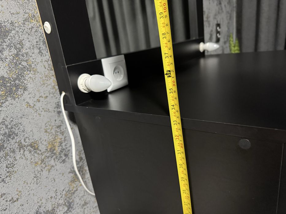 Макияжный столик