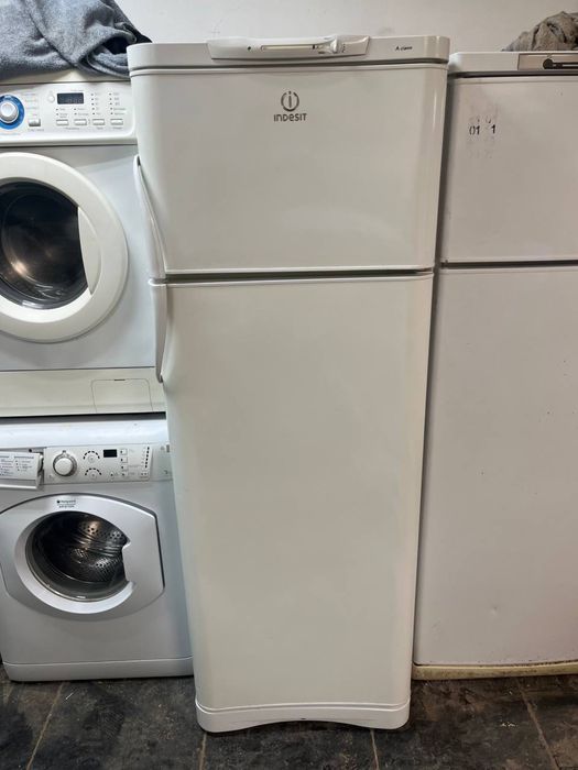 Холодильник Indesit 170см. в рабочем состоянии.Доставка,гарантия