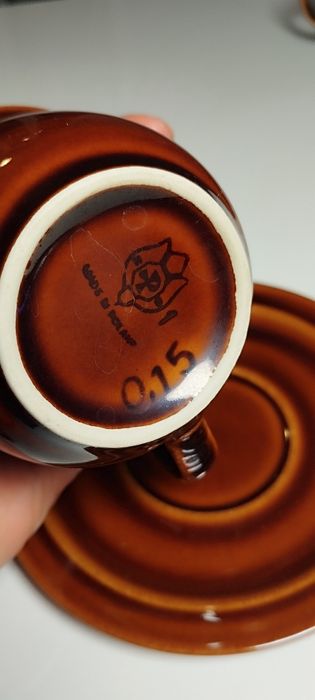 Filiżanki i spodki, brązowy porcelit, PRUSZKÓW