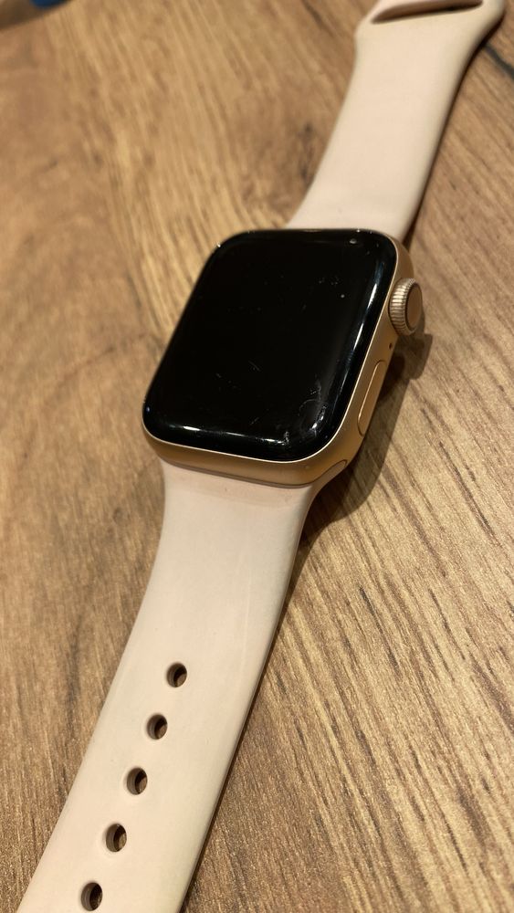 Продам годинник apple watch 4 (40mm) rose gold
