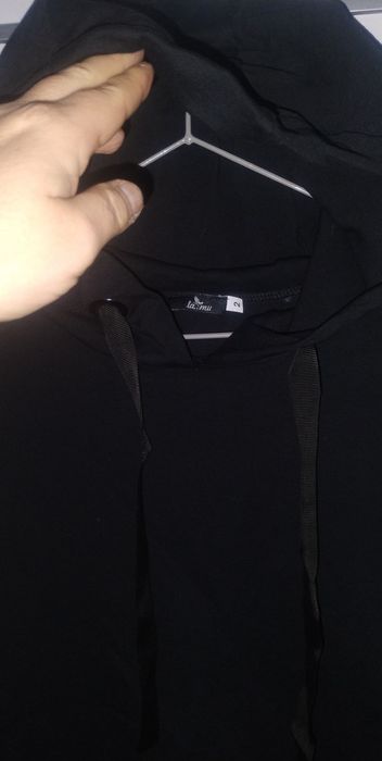 La..mu rozmiar 2 czarna bluza z kapturem 
Czarna zadbana bluza z kaptu