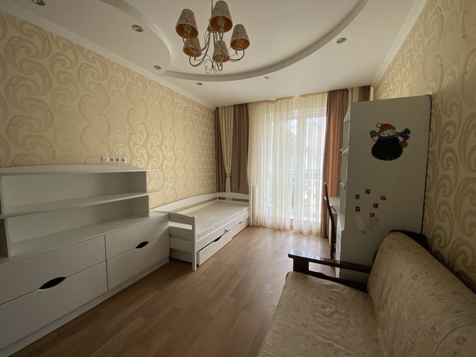 Оренда 2 кімнатної квартири по вулиці Коновальця ( поруч White Center)