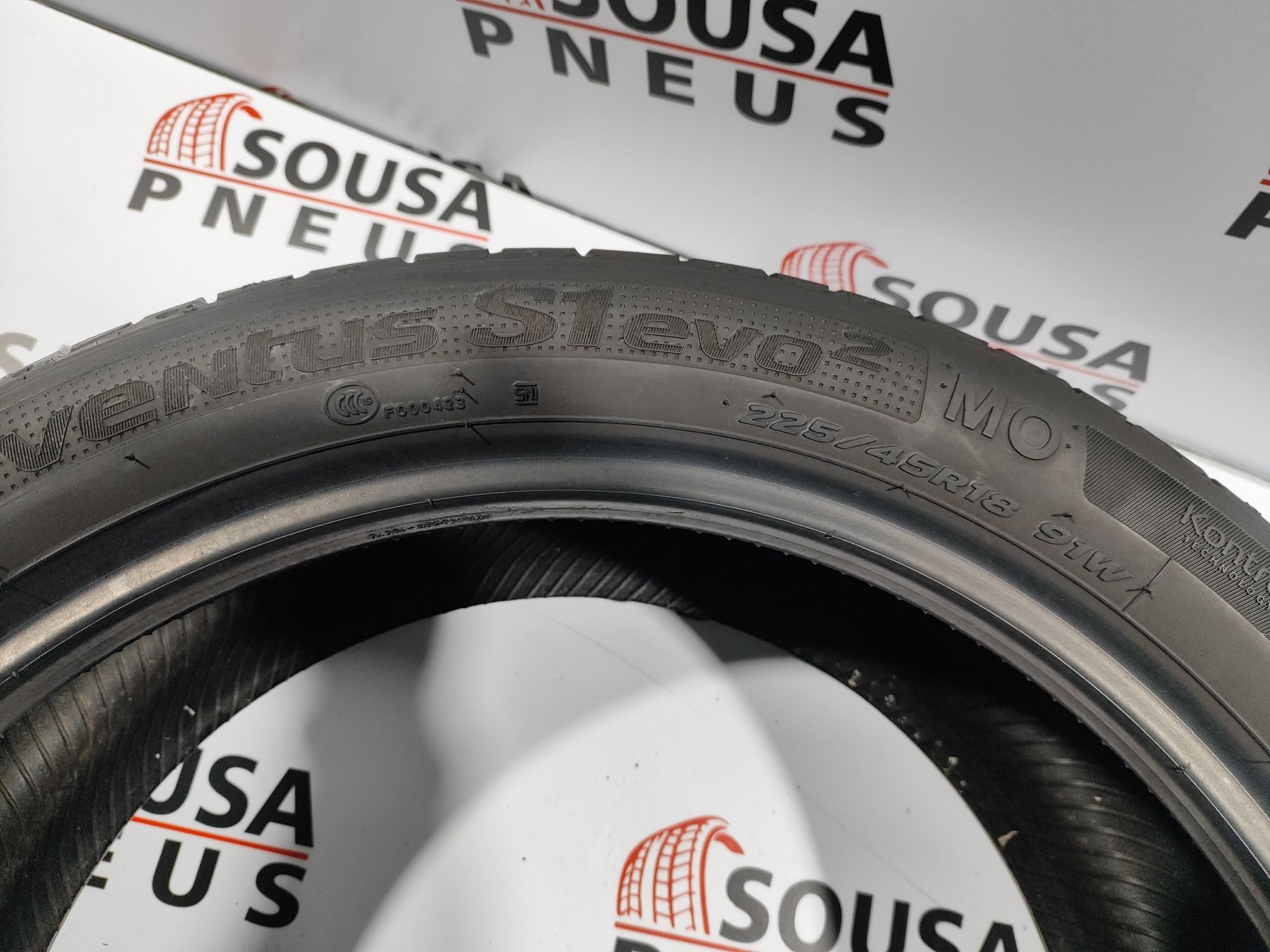 2 pneus semi novos 225-45R18 Hankook - Oferta dos Portes