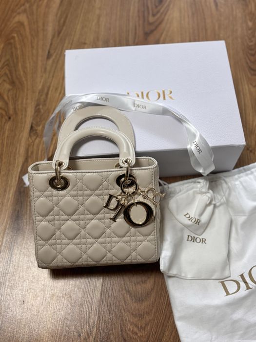 Piekna torebka Kremowa