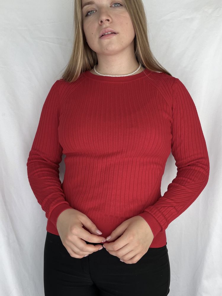 Czerwony prążkowany sweterek cienki new look 36