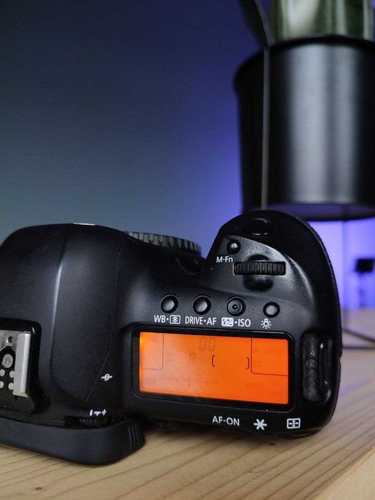 Canon 5D Mark IV (body) + флешки та + 4 Батареї