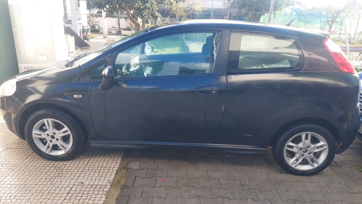 Carro Fiat Punto Preto