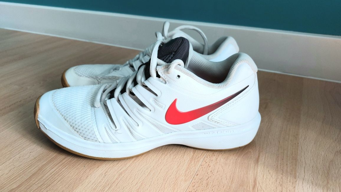 Buty Nike (halówki)  r. 39,,5  NOWE